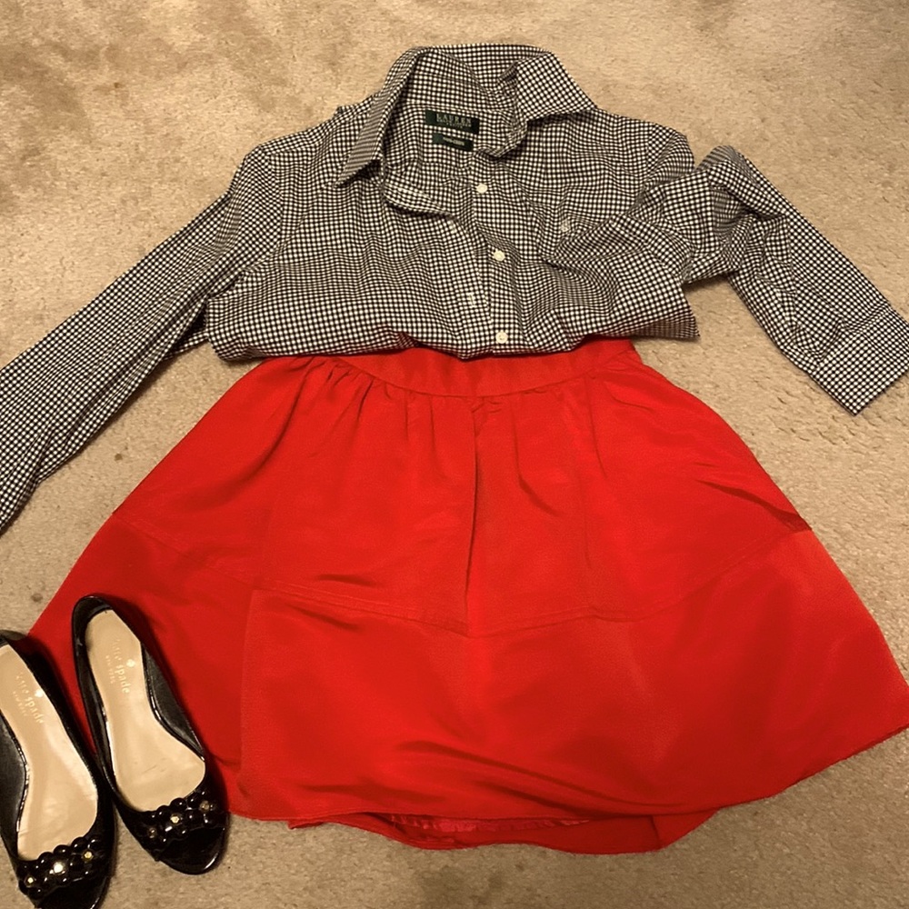 Express skirt, size 0. Cute for the holidays with a black or silver sweater.